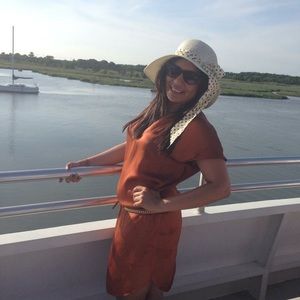 Meet your Posher, Hellyna